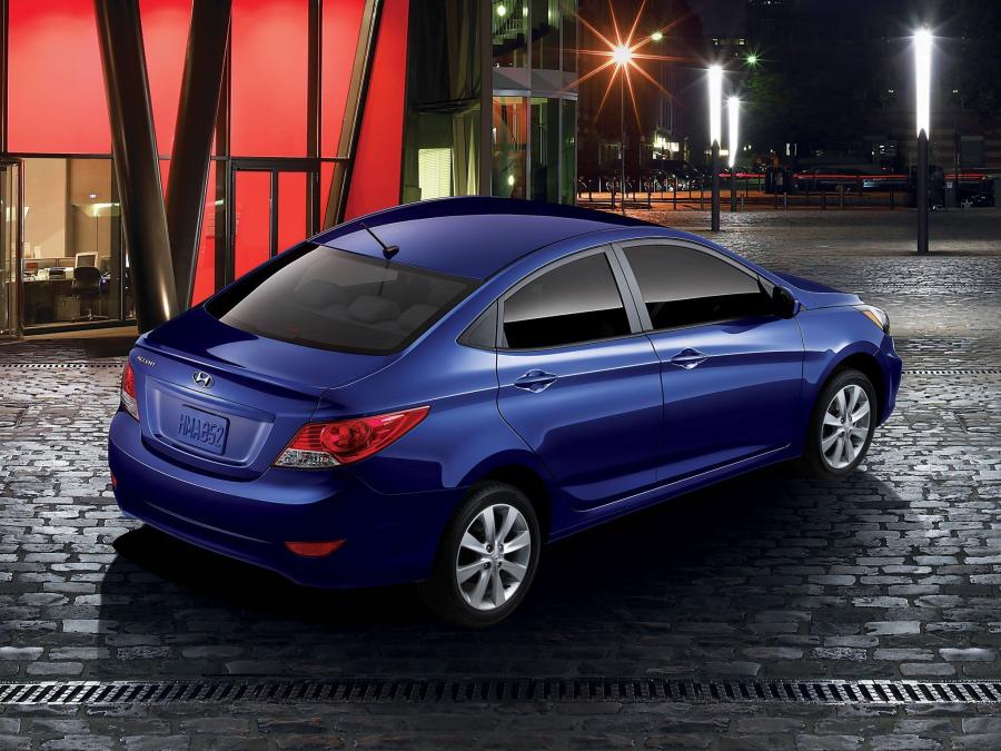  Hyundai Accent Sedan 2011 года  (US) (фото 6 из 23)